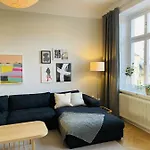 Trendy And Light 2 Room Apartment In Sofo, 65Sqm