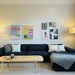 Trendy And Light 2 Room Apartment In Sofo, 65Sqm